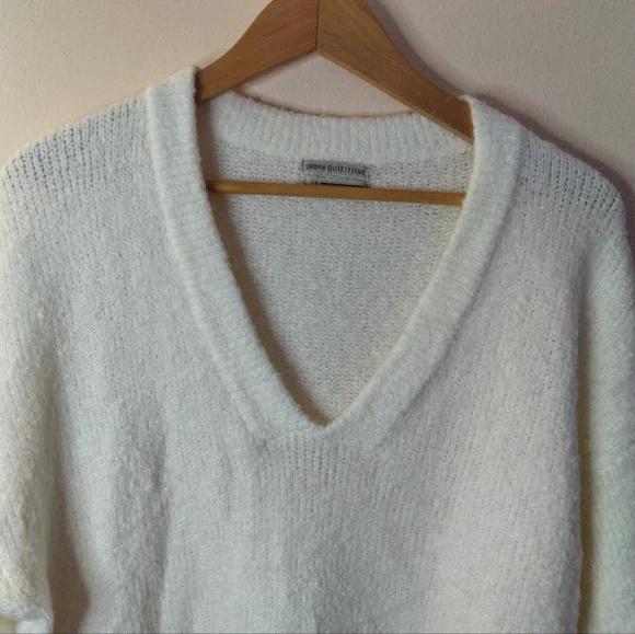 Urban Outfitters Rosie Cozy V-neck Off White Oversized Sweater Size L - Picture 5 of 12